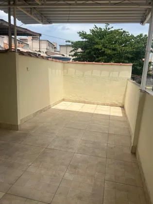 Vendo lindo apartamento com terraço, próximo ao metrô de Inhaúma e saída 04 da linha amarela! Apenas R$155.000,00, podendo financiar! Reformado .