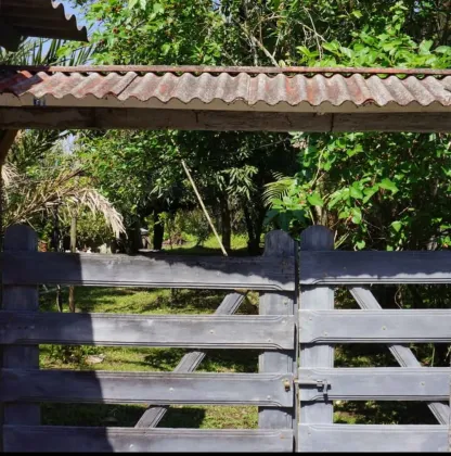 TERRENO AMPLO COM CASA MOBILIADA