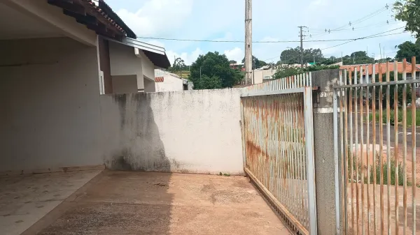 Casa troco por carro casa 65 metros na cidade de Pérola Pr