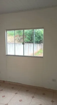 Casa troco por carro casa 65 metros na cidade de Pérola Pr