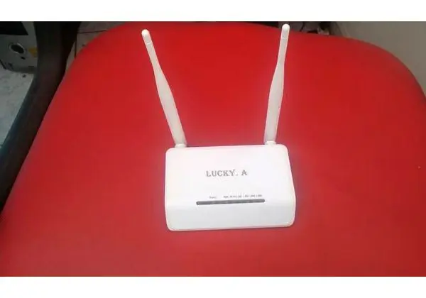 Roteador 2 antenas lucky. a