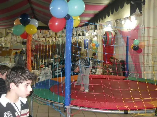 locaçao de mesas e cadeiras e brinquedos para festas