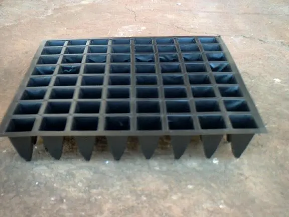 BANDEJAS EM PLÁSTICO PARA PRODUÇÃO DE MUDAS NOVIDADE