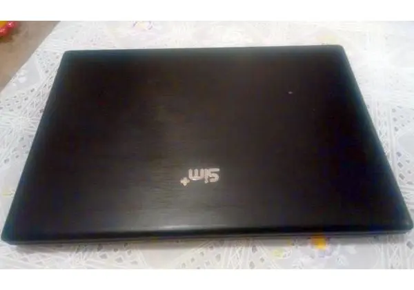 Notebook SIM i3 com 4 gigas de memória, seminovo