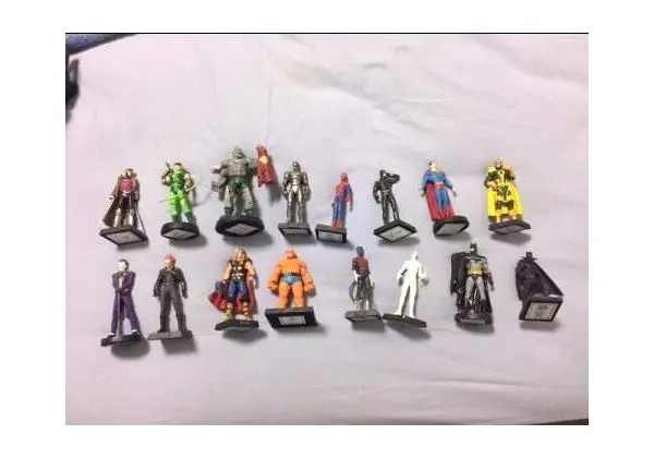 Coleção Action Figures Marvel e DC Comics