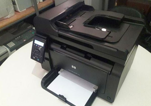 Impressora Multifuncional Colorida HP 100 M175 com oito toner