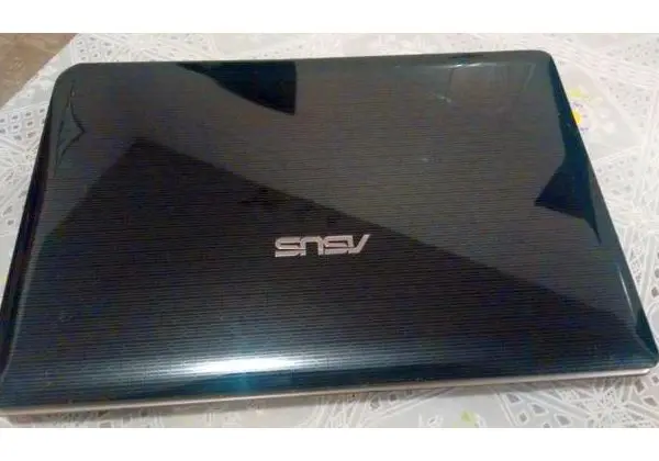 Notebook Asus i5, com 6 gigas de me e 500 GB de HD,