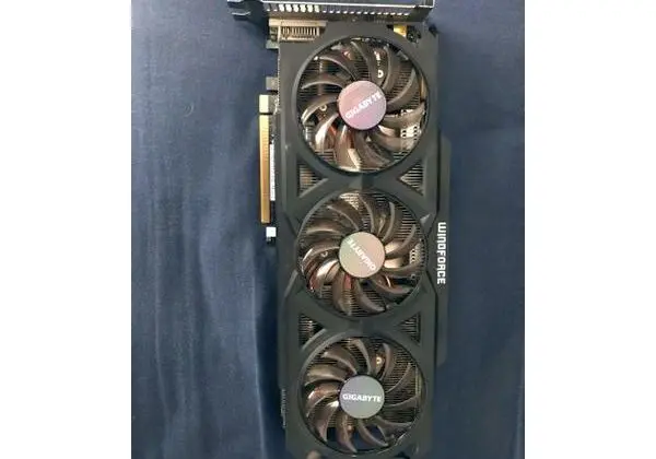 Placa de vídeo AMD R9 280