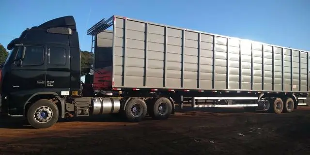 Carreta piso móvel (faço fretes)