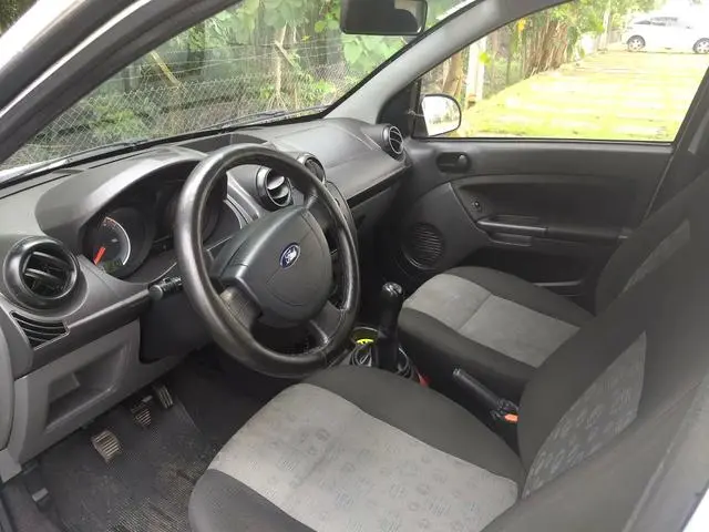 Aluga-se para Uber, 99 e POP