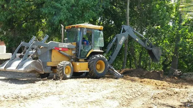 Demolição diversas, terraplanagem, Retroescavadeira, corte e limpeza de terreno