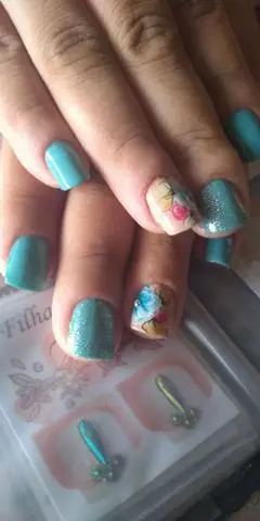 Manicure e pedicure a domicílio