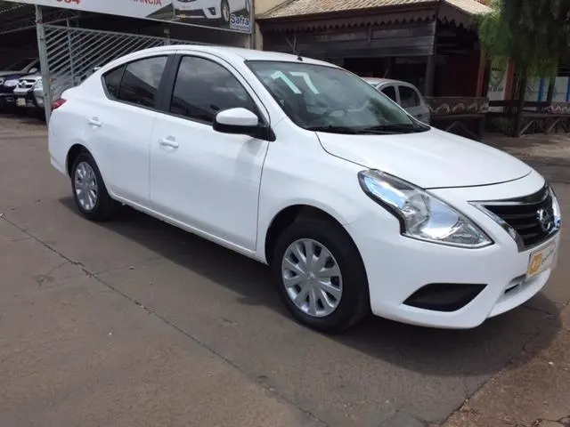 Alugo sedan Nissan GNV Versa 2017 Automático UBER