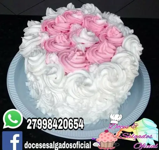 Bolos decorados e doces deliciosos