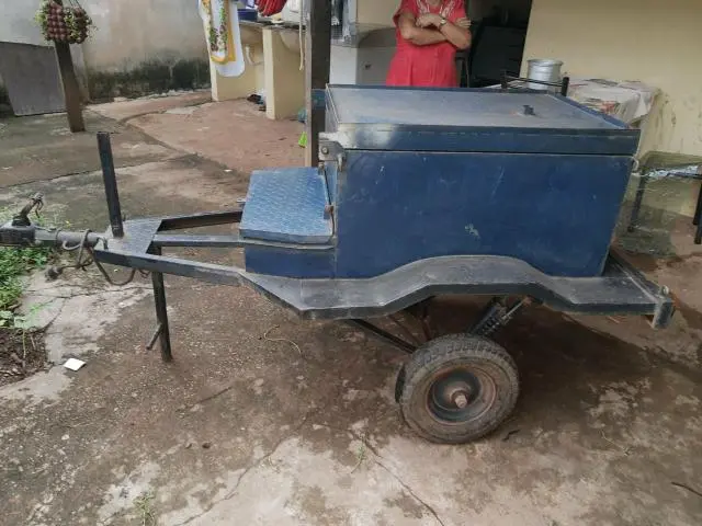 Vendo carretinha de Moto