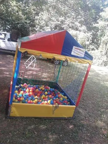 Locação de cama elástica ( Pula pula) de piscina de bolinhas e jogos de mesa