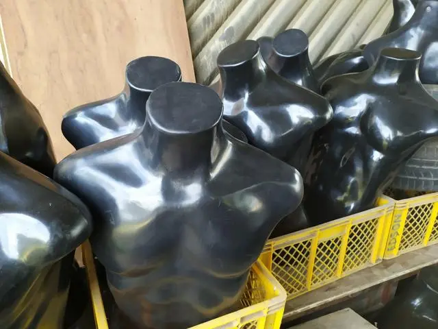 Manequins meio corpo e inteiro semi novos na cor preta