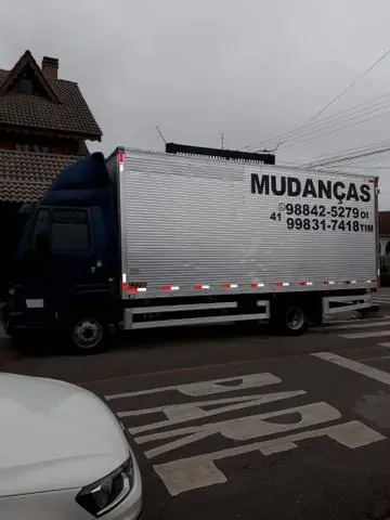 Caminhão de fretes e mudanças