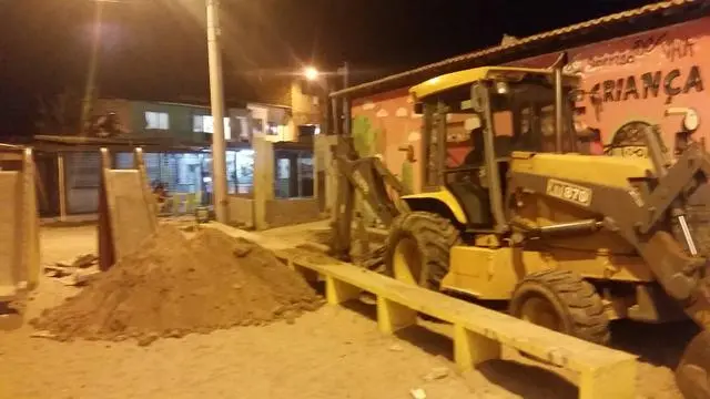 Demolição diversas, terraplanagem, Retroescavadeira, corte e limpeza de terreno
