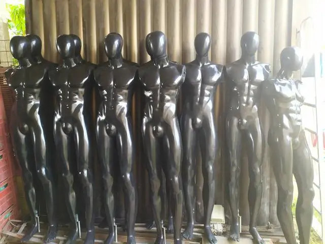 Manequins meio corpo e inteiro semi novos na cor preta