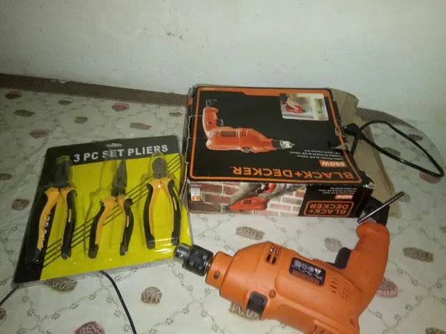 Kit de furadeira e alicate