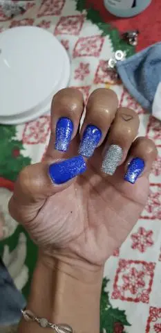 Alongamentos de unha a domicílio em fibra de vidro, gel e acrigel