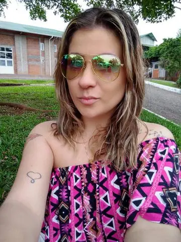 Técnica de enfermagem e cuidadora