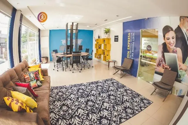 Sala e posições Coworking Kobrasol