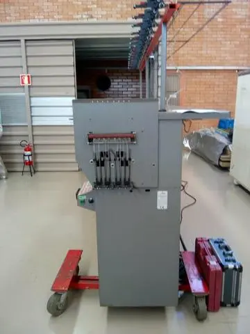 Máquina tricô retilínea APM