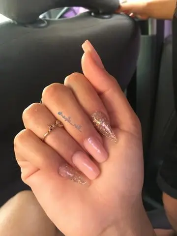 Alongamento de unhas
