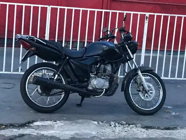 Alugo moto em dia.