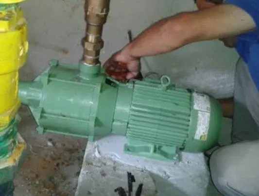Faço manutenção e conserto de bombas, betoneiras