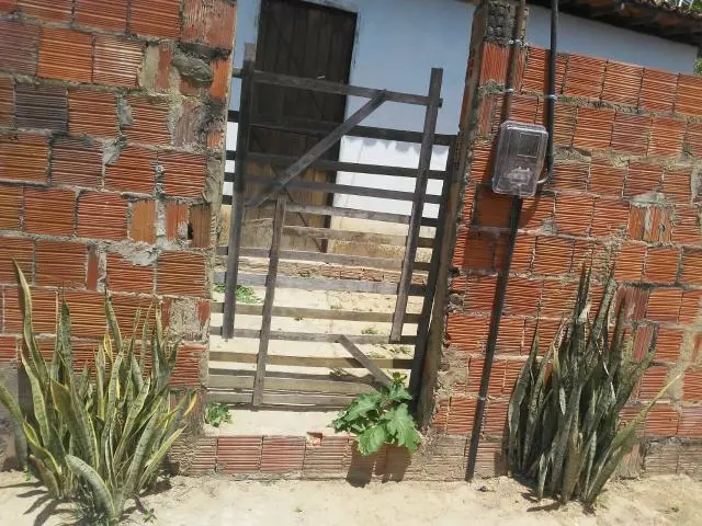Vendo uma casa 12.000