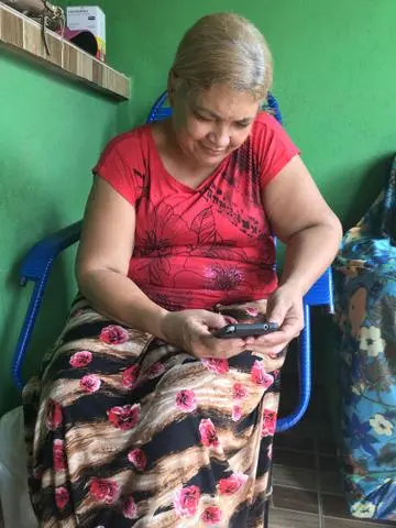 Cuidadora de idosos FONE