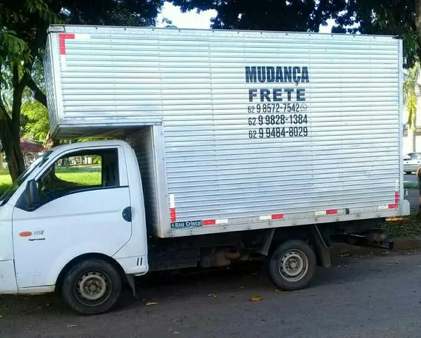 Augusto mudanças pequenas e fretes.