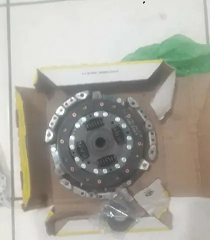 Vendo um Kit de embreagem e um retentor do volante do gol bola motor AT 8v