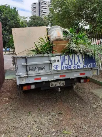 Limpa-se terreno e frete