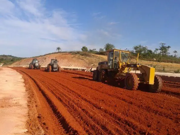 Demolição, terraplanagem e locação de máquinas