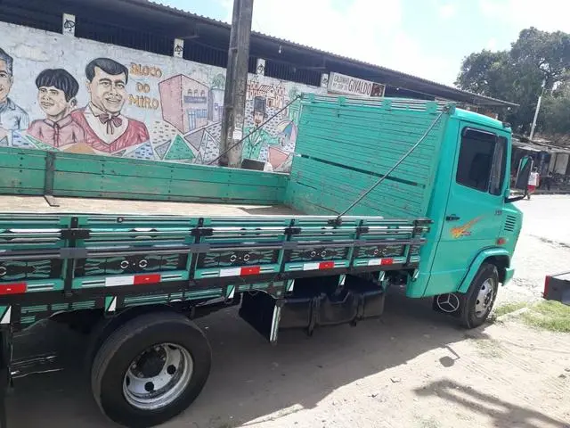 Faço fretes e mudanças/carroceria
