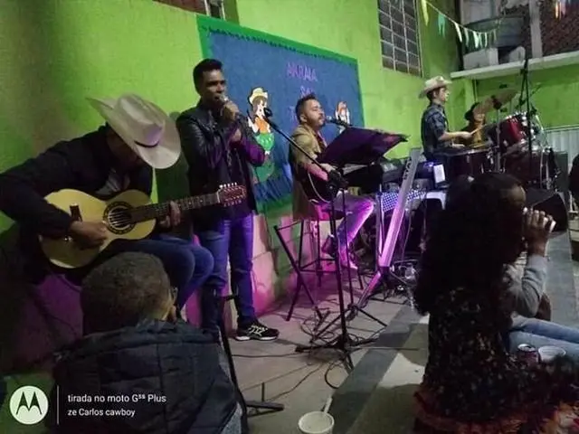 Show Sertanejo e Moda de Viola Cantor Glayson Cordeiro