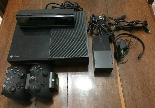 Xbox One Completo 2 controles recarregáveis + kinect
