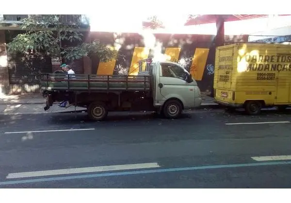 Ola. faço carretos mudanças bigode