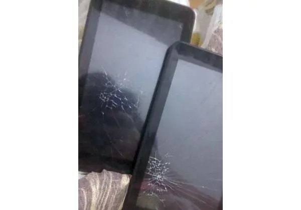 Vendo tablets com a tela trincada