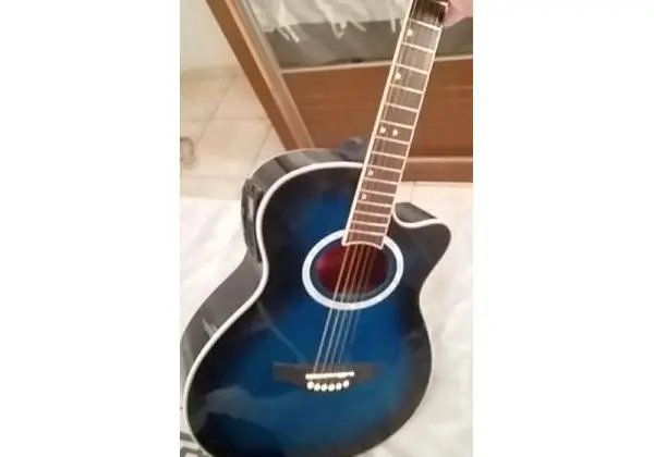 Lindo violão tagima eletrônico