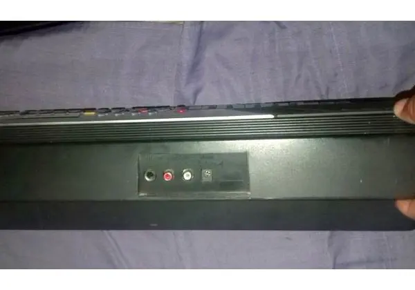 Teclado 4/8 kb 54 com eliminador e pastitura que encacha nele