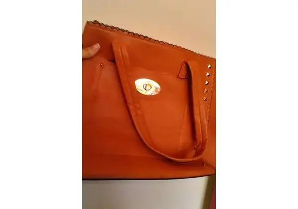 Linda bolsa, nova