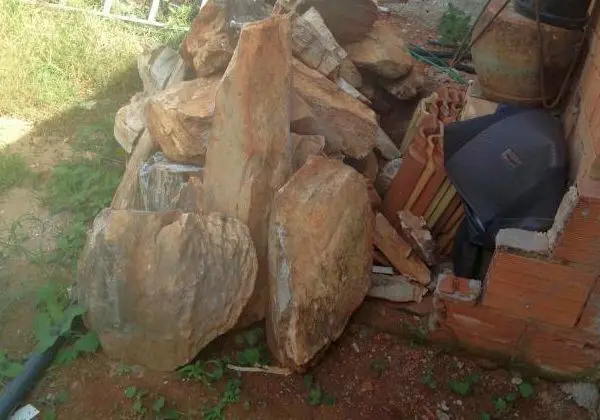 Pedras de decoração e para construção de cascatas