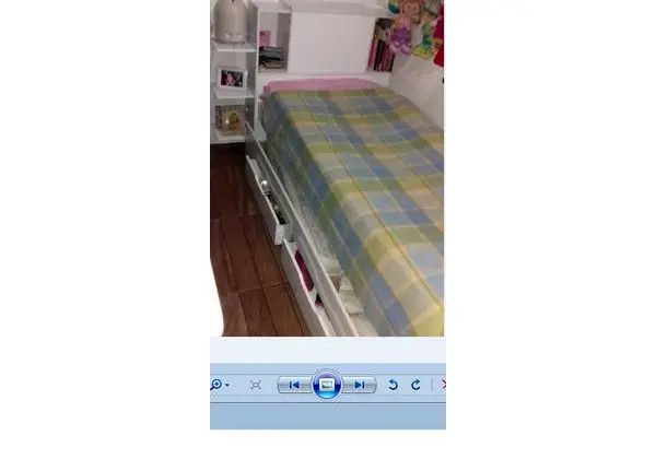 Cama com cama auxiliar