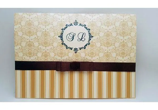 Convite de casamento metalizado dourado