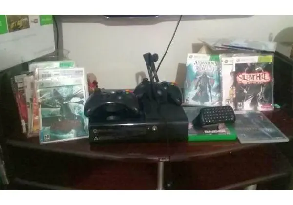 Vendo xbox 360 destravado 3.0 roda online
